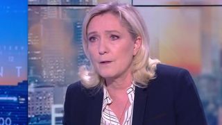 "La Russie est une démocratie" : Marine Le Pen s'emporte face à Laurence Ferrari à propos de ses liens avec Vladimir Poutine et tape du poing