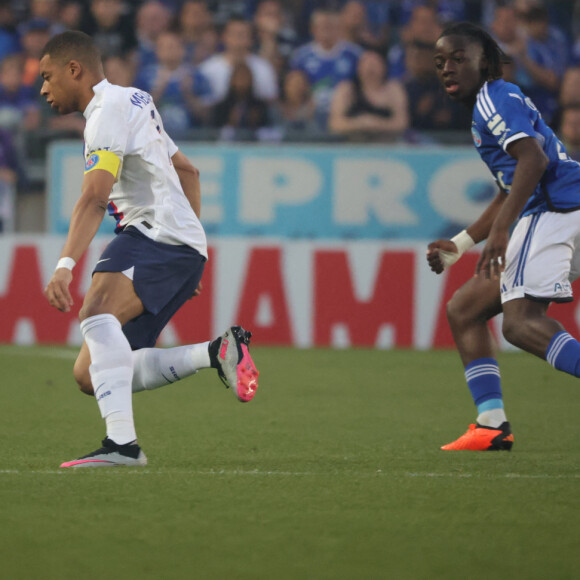 kylian mbappé - Match de Football de Ligue 1 Uber Eats RC Strasbourg vs PSG (1-1) au Stade de la Meinau à Starsbourg, France le 27 mai 2023. © Elyxandro Cegarra / Panoramic / Bestimage