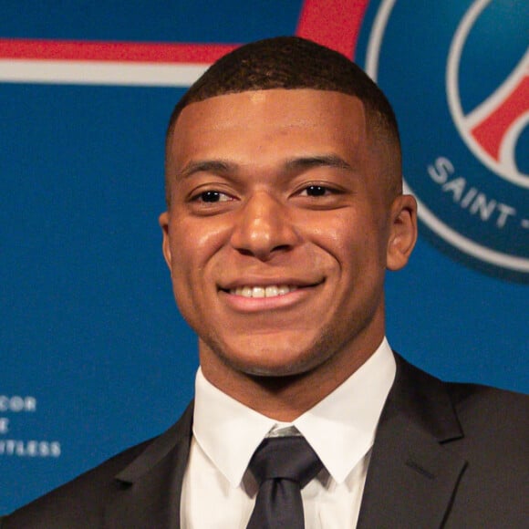 Kylian Mbappé lors d'une conférence de presse donné en l'honneur de son renouvellement de son contrat au Paris Saint-Germain. © Aurelien Morissard/Panoramic/Bestimage