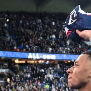 Joie des joueurs du PSG en fin de match apres la victoire contre Strasbourg au Parc Des Princes, le 28 décembre 2022.