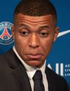 Kylian Mbappé reçoit le trophée UNFP du meilleur joueur de Ligue 1. L'attaquant a lâché une petite phrase qui a provoqué la colère des supporters.