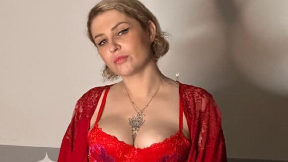 "J'ai quand même laissé 2 ou 3 bouts de tissus" : jugée vulgaire, Amandine Pellissard répond cash aux critiques suite à ses photos sexy, enceinte et en lingerie