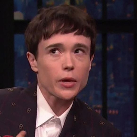 Elliot Page sur le plateau de l'émission "Late Night With Seth Meyers" à Los Angeles, le 22 juin 2022. 