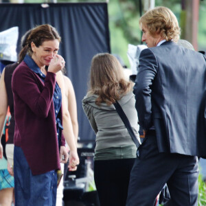 Owen Wilson et Julia Roberts sur le tournage de 'Wonder' à Vancouver. Adapté d'un best-seller de R.J. Palacio, Wonder s'intéresse à un garçon né avec une malformation au visage. Il va lutter pour réussir à s'intégrer dans sa nouvelle école. Selon The Hollywood Reporter, Jacob Tremblay tiendra le rôle principal. Julia Roberts tiendra le rôle de la mère du garçon. Le 2 aout 2016 