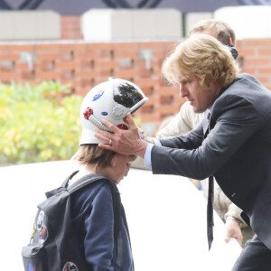 Owen Wilson et Julia Roberts sur le tournage de 'Wonder' à Vancouver. Adapté d'un best-seller de R.J. Palacio, Wonder s'intéresse à un garçon né avec une malformation au visage. Il va lutter pour réussir à s'intégrer dans sa nouvelle école. Selon The Hollywood Reporter, Jacob Tremblay tiendra le rôle principal. Julia Roberts tiendra le rôle de la mère du garçon. Le 2 aout 2016 