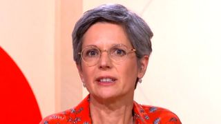 Sandrine Rousseau harcelée par des photos d'hommes "torse-nu à côté de leurs barbecues" : ces messages qu'elle a reçus par milliers