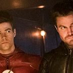 "Ils ont besoin de nous..." : les personnages des séries du Arrowverse de retour au cinéma dans le DCEU ? Stephen Amell se confie