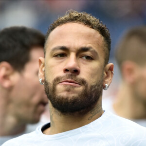 Echauffement - Neymar Jr ( 10 - PSG ) - lors du match de Ligue 1 Uber Eats "PSG - Lille (4-3)" au Parc des Princes, le 19 février 2023. 