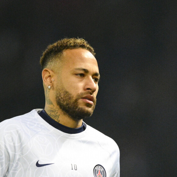 Info - PSG: saison terminée pour Neymar, qui va se faire opérer - Echauffement des joueurs du PSG Neymar Jr (PSG) - Match de 8ème de finale aller de la Ligue Des Champions 2023 (LDC) "PSG - Bayern Munich (0-1)" au Parc Des Princes, le 14 février 2023. 
