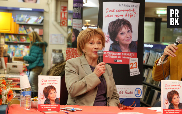 Exclusif - Marion Game (Huguette dans la serie "Scenes de Menages") dedicace son nouveau livre "C'est comment votre nom deja?" dans le magasin Leclerc a Rueil-Malmaison, le 23 decembre 2013.