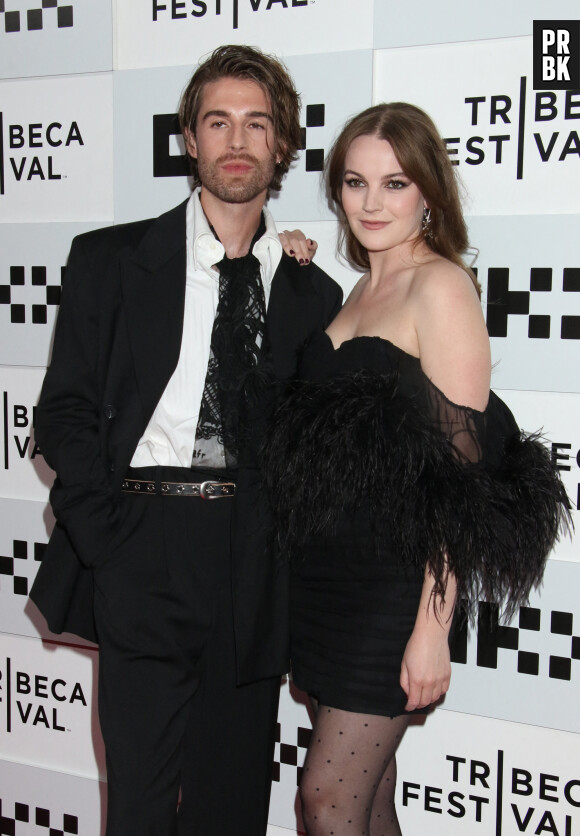 Joey Phillips and Izzy Meikle-Small à la première de Outlander au festival du film de Tribeca à New York le 9 juin 2023.