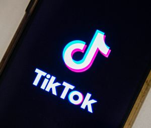TikTok bientôt interdit en France ? Le Sénat menace le réseau social avec un ultimatum
 