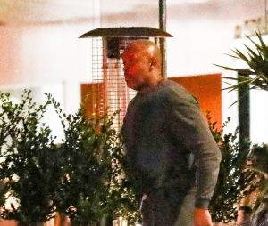 Exclusif - Dr. Dre avec des amis à la sortie du restaurant "Katsuya" à Los Angeles, le 2 août 2022.