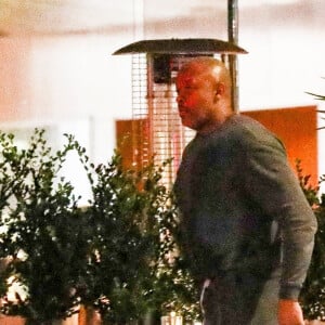 Exclusif - Dr. Dre avec des amis à la sortie du restaurant "Katsuya" à Los Angeles, le 2 août 2022.