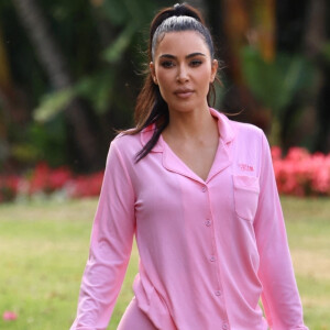 Kim Kardashian a organisé une pyjama party sur le thème de Barbie à l'occasion du 10ème anniversaire de sa fille North West le 14 juin 2023. Kim a été rejointe par sa soeur Kourtney Kardashian, sa fille North West et ses amis, dont la fille de Jessica Simpson, Maxwell, et la sœur de Selena Gomez, Gracie pour une balade dans un grand bus prévu à l'occasion.