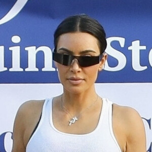 Kim Kardashian, sa fille North West et des amis quittent le restaurant "Nobu" après le dîner à Malibu, le 2 juin 2023.