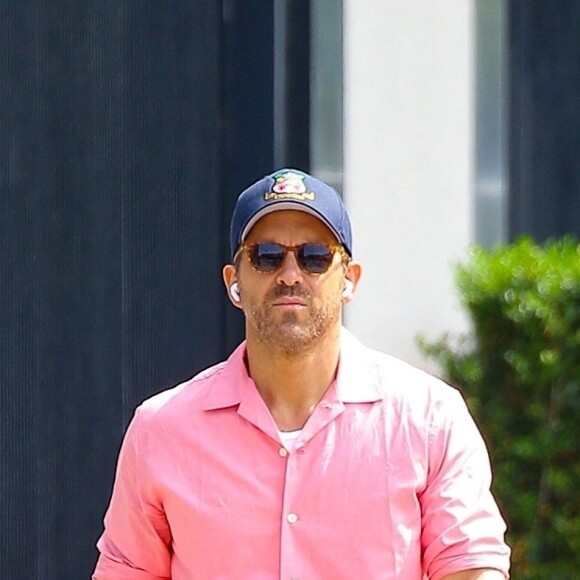 Exclusif - Ryan Reynolds se promène dans les rues de New York le 15 mai 2023. 