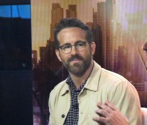 Ryan Reynolds et Philip Fayer (ceo de Nuvei) en interview dans l'émission "Squak Box" sur CNBC, pour parler de son investissement dans la société de films canadienne Nuvei. New York, le 17 avril 2023. 
