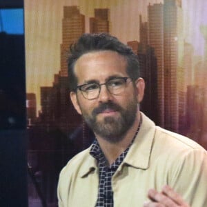 Ryan Reynolds et Philip Fayer (ceo de Nuvei) en interview dans l'émission "Squak Box" sur CNBC, pour parler de son investissement dans la société de films canadienne Nuvei. New York, le 17 avril 2023. 