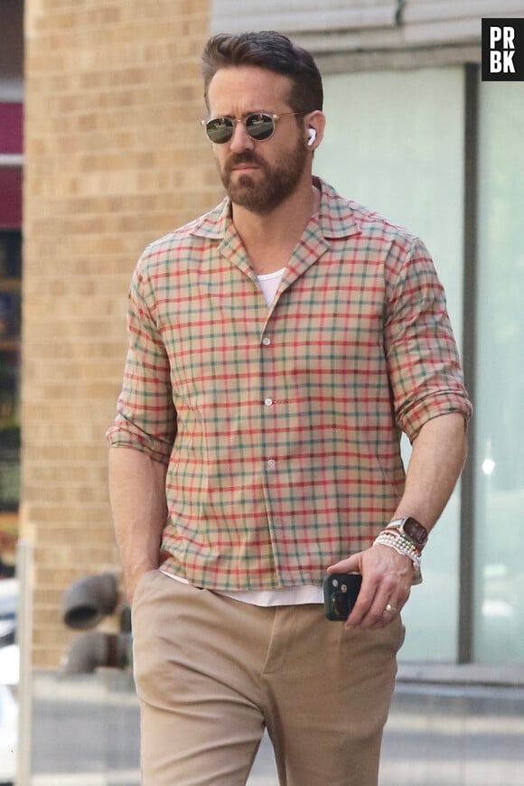 Ryan Reynolds est de sortie à Manhattan le 13 avril 2023. 