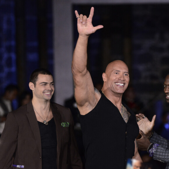 Dwayne Johnson surprend son monde en s'engageant dans une cause au coeur de l'actualité (et qui concerne pourtant tellement de stars)
Dwayne Johnson (The Rock) à la première du film "Black Adam" au Diego Rivera Museum à Mexico, le 3 octobre 2022. 