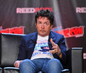 Info - Michael J. Fox a fait un don colossal à un laboratoire français travaillant sur la maladie de Parkinson - Christopher Lloyd et Michael J. Fox lors du "Comic Con 2022" à New York, le 8 octobre 2022. 