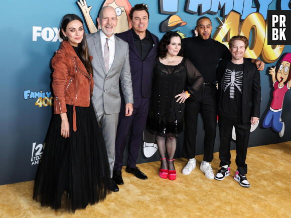 Mila Kunis, Mike Henry, Seth McFarlane, Alex Borstein, Arif Zahir, Seth Green - Photocall pour fêter le 400ème épisode de la série "Family Guy" à Los Angeles le 12 novembre 2022.