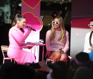 Sydney, AUSTRALIA - Australian sensation Margot Robbie with co-stars America Ferrera, Issa Rae, and the visionary director Greta Gerwig are bringing the fashion and fun of Barbie Down Under at a fan event at Pitt Street Mall. Pictured: Margot Robbie, America Ferrera 
