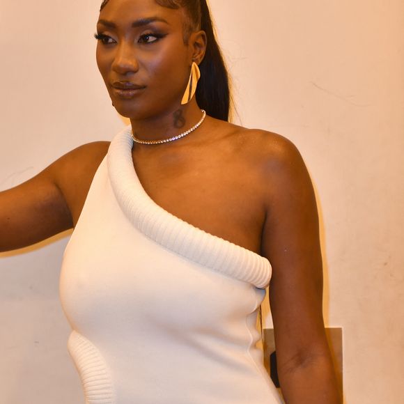 Elle est souvent au coeur de toutes les attentions.
Aya Nakamura (Flamme de l'artiste féminine de l'année) - Première cérémonie des Flammes, dédiée au rap au Théâtre du Châtelet à Paris. Le 11 mai 2023 © Veeren / Bestimage