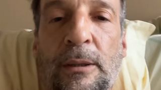 Mathieu Kassovitz dans le coma après son accident ? Il se filme à l'hôpital pour donner des nouvelles : "Je sors d'une opération"