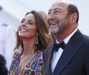Kad Merad et sa compagne Julia Vignali - Montée des marches du film « OSS 117 : Alerte rouge en Afrique Noire » lors du 74ème Festival International du Film de Cannes. Le 17 juillet 2021 © Borde-Jacovides-Moreau / Bestimage