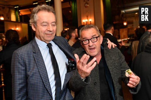 Michel Denisot, Christophe Dechavanne - Cocktail pour la sortie du livre de Michel Denisot " On peut rire de tout, sauf en mangeant de la semoule" aux Deux Magots à Paris le 15 mars 2023. © Veeren/ Bestimage