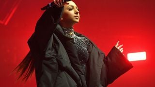 Pour son retour, Eva Queen mise sur une méga star du rap francophone (à la surprise générale)
