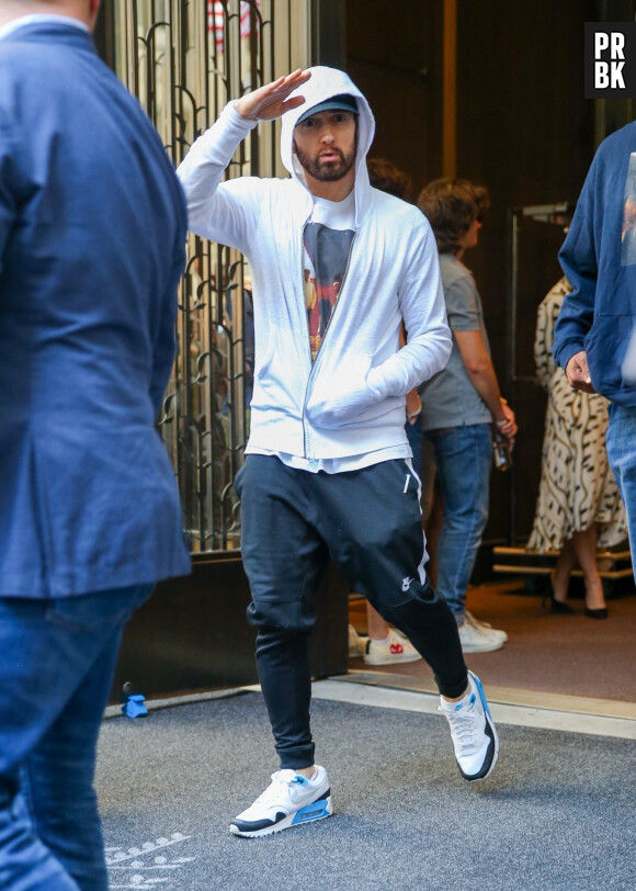 Eminem quitte l'hôtel Four Seasons à New York le 24 juin 2022.