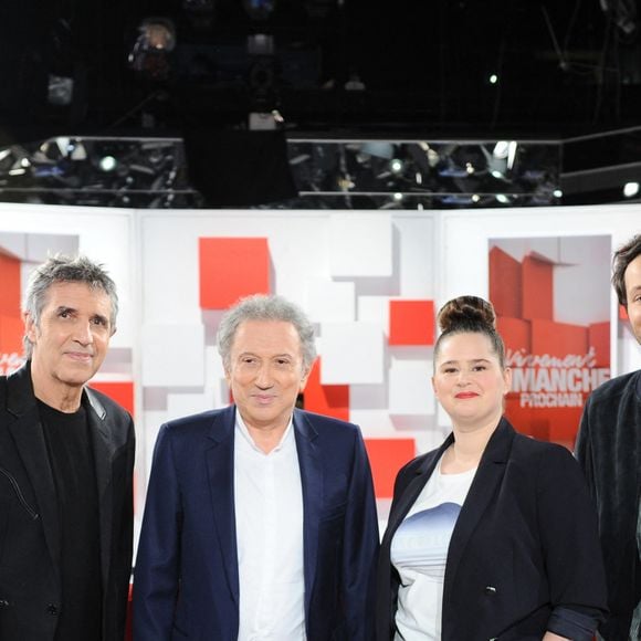 Exclusif - Guillaume Labbe, Julien Clerc, Michel Drucker, Elodie Poux, Vianney et Bruno Sanches - Enregistrement de l'émission Vivement dimanche prochain au studio Gabriel, presentée par Michel Drucker . Diffusion sur France 2 le 11/04/2021 . © Guillaume Gaffiot / Bestimage