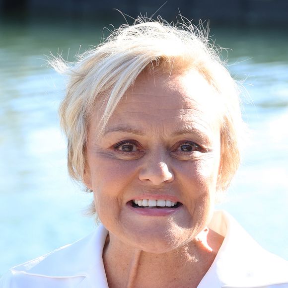 Muriel Robin lors du photocall du film "Les yeux grands fermés" lors de la 25ème édition du Festival de la fiction de la Rochelle, France, le 14 septembre 2023. © Denis Guignebourg/BestImage 