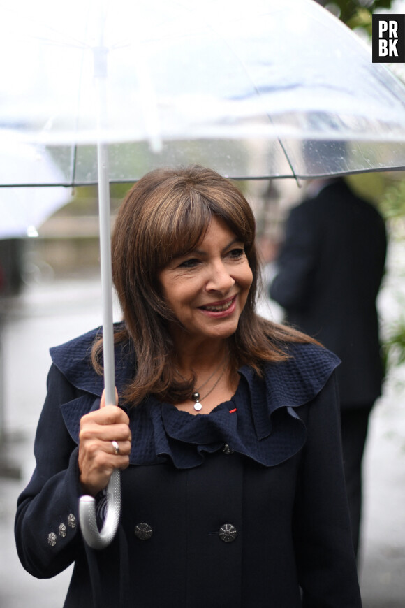 Le roi d'Angleterre et la reine consort d'Angleterre, accompagnés de la maire de Paris, Anne Hidalgo, visitent le marché aux fleurs du centre de Paris , France, le 21 septembre 2023, nommé d'après sa défunte Majesté la reine Elizabeth lors de sa visite d'État à Paris en 2014, le deuxième jour de sa visite d'État en France. 