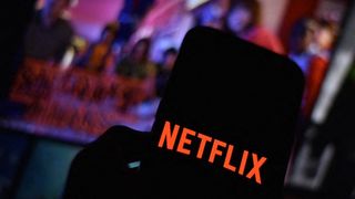 "Ils abusent" : (mauvaise) surprise, Netflix augmente dès aujourd'hui ses prix et les internautes saturent sérieusement