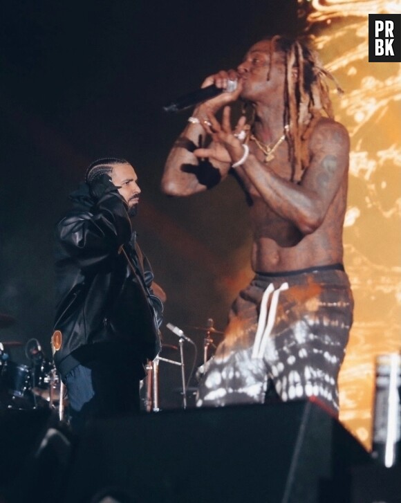 Exclusif - Le rappeur Drake se produit sur scène avec Lil Wayne au Weezyana Fest à la Nouvelle-Orléans le 29 octobre 2022.  New Orleans, LA - EXCLUSIVE - Rapper Drake performs live on stage with Lil Wayne at Weezyana Fest In New Orleans! Pictured: Drake, Lil Wayne 