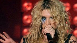 Kesha ... André 3000 lui conseille de faire du rap