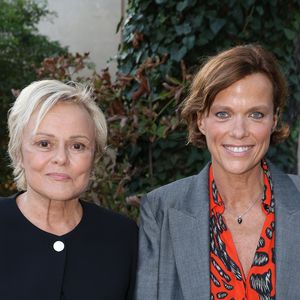 Muriel Robin et Anne Le Nen lors de l'inauguration du jardin des ambassadeurs Line Renaud à Paris le 2 octobre 2023. © Coadic Guirec / Bestimage  Inauguration of the Line Renaud ambassador garden in Paris on october 2nd 2023 