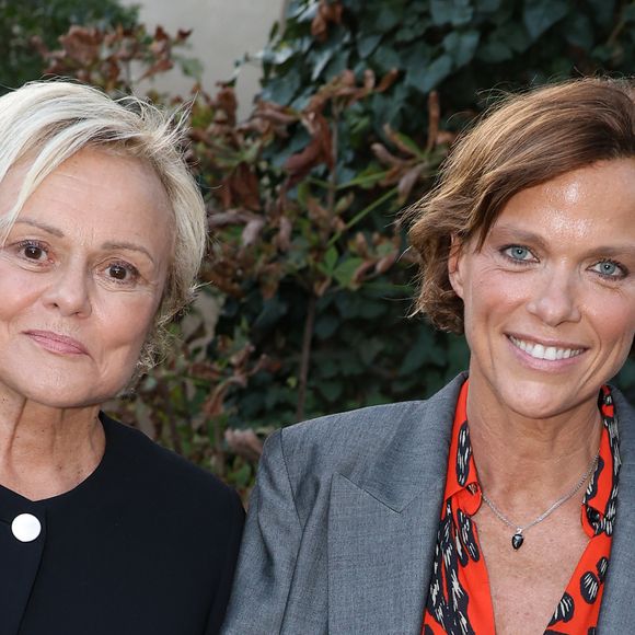 Muriel Robin et Anne Le Nen lors de l'inauguration du jardin des ambassadeurs Line Renaud à Paris le 2 octobre 2023. © Coadic Guirec / Bestimage  Inauguration of the Line Renaud ambassador garden in Paris on october 2nd 2023 