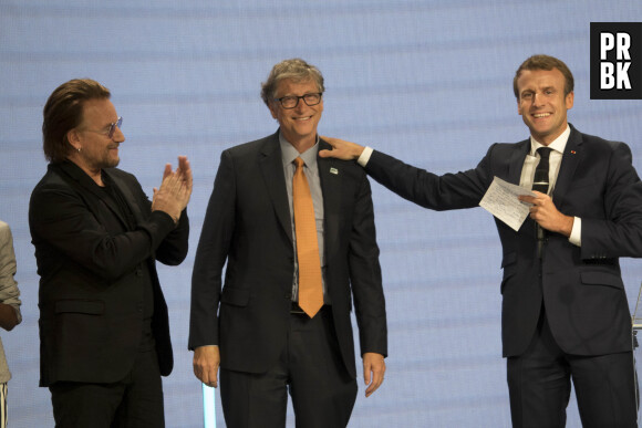 Le président Emmanuel Macron, Bono, président de RED, Bill Gates lors de la 6ème conférence de reconstitution des ressources du Fonds mondial de lutte contre le Sida, la TB et la Malaria à Lyon le 10 octobre 2019. © Sandrine Thesillat / Panoramic / Bestimage