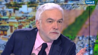 "Tout ça, c'est bidon" : Pascal Praud s'en prend à un ministre, son chroniqueur le recadre sur CNews
