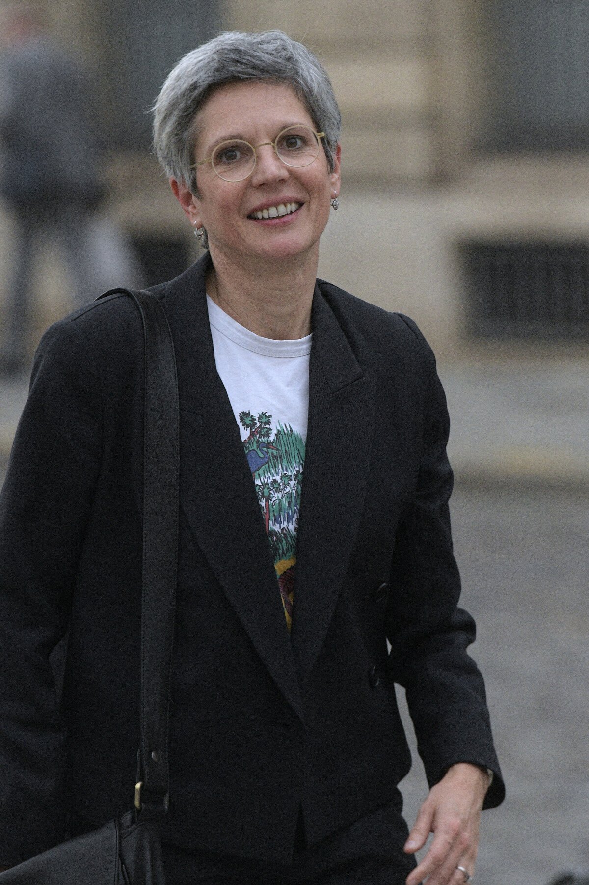 Photo : Sandrine Rousseau devant l'Assemblée Nationale à Paris. Le 20 ...