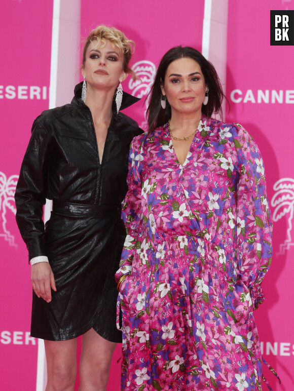 Lola Dewaere et Sara Mortensen au photocall de la cérémonie d'ouverture de la 5ème saison du festival International des Séries "Canneseries" à Cannes, France, le 1er avril 2022. © Denis Guignebourg/BestImage  Celebs attend the opening ceremony during the 5th Canneseries Festival in Cannes, France, on April 1st, 2022.