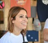 Léa Salamé fait la vendeuse benevole - Festival Solidays 2022 à l'hippodrome ParisLongchamp le 24 juin 2022.