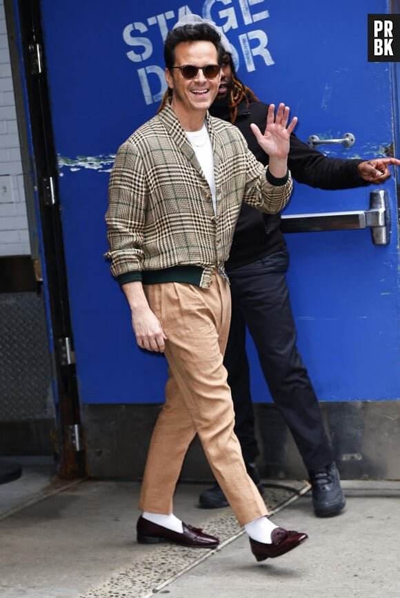 New York City, NY - Andrew Scott exits the Good Morning America studios in New York City after winning best actor at Critics’ Circle theatre awards. Pictured: Andrew Scott 