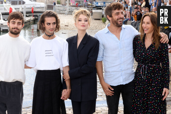 Clément Rémiens, Nicolas Anselmo, Catherine Davydzenka, Augustin Galliana et Vanessa Demouy de "Ici tout commence" - Festival de la Fiction de La Rochelle. Le 18 septembre 2021 © Jean-Marc Lhomer / Bestimage