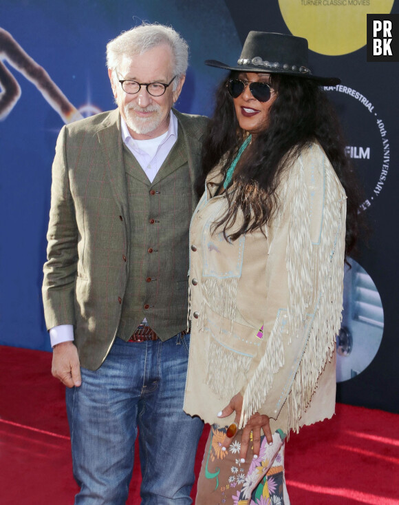 Pam Grier, Steven Spielberg - Photocall de l'ouverture du TCM Classic Film Festival avec la projection du film E.T., l'extra-terrestre à Hollywood le 21 avril 2022